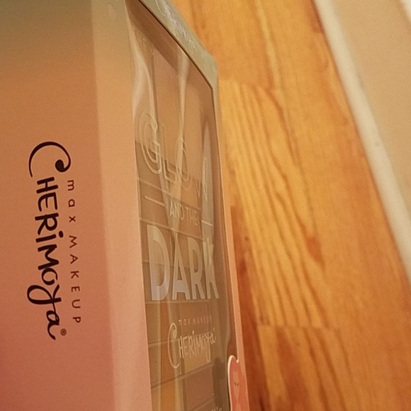 FLASH SALE NEW❣18 Eyeshadows/3 Highlighters Pallet - Picture 3 of 5